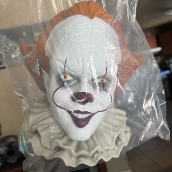 Pennywise popcorn bucket - Picture 2 of 4